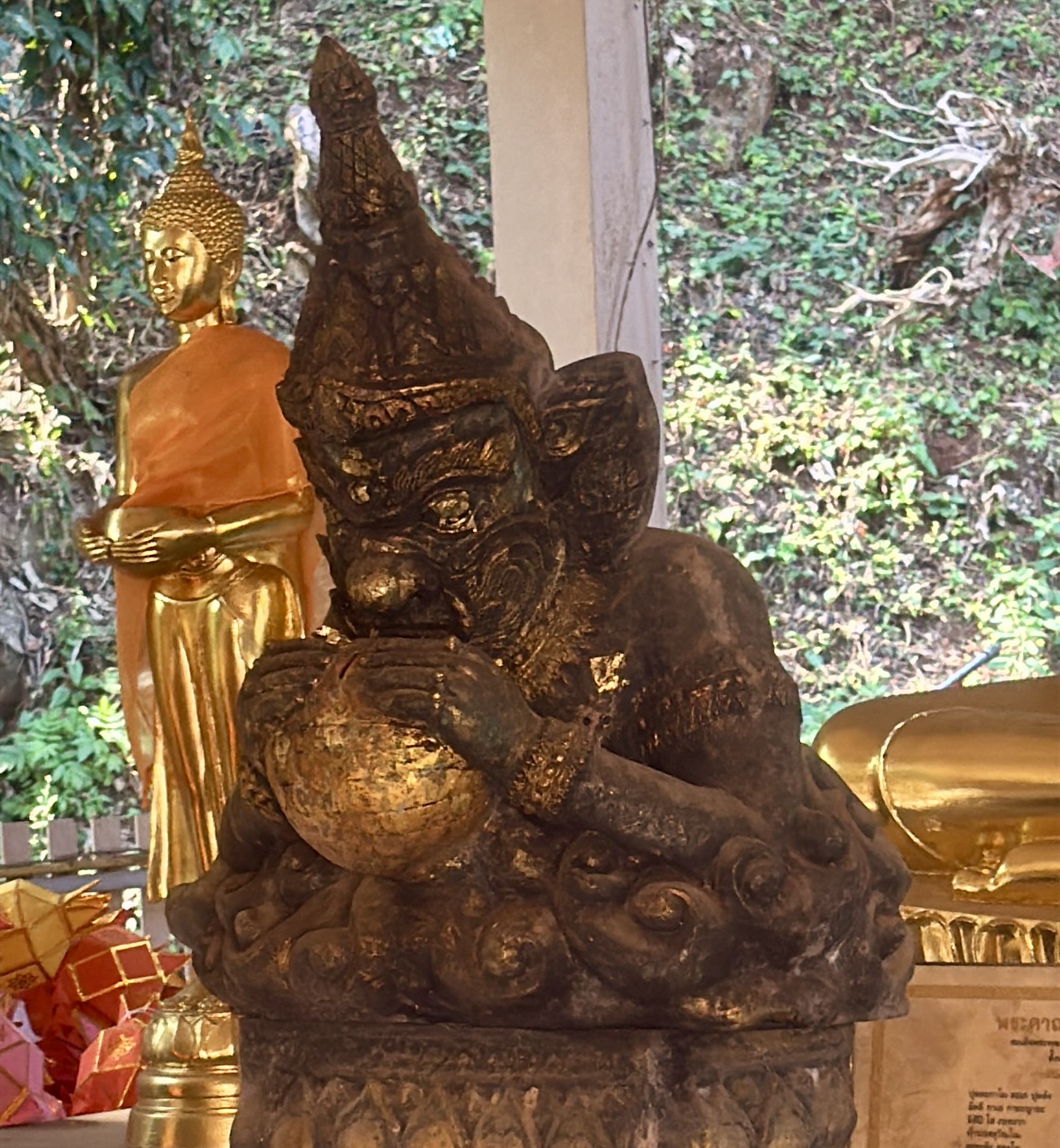 チェンダオのお寺のラーフー神