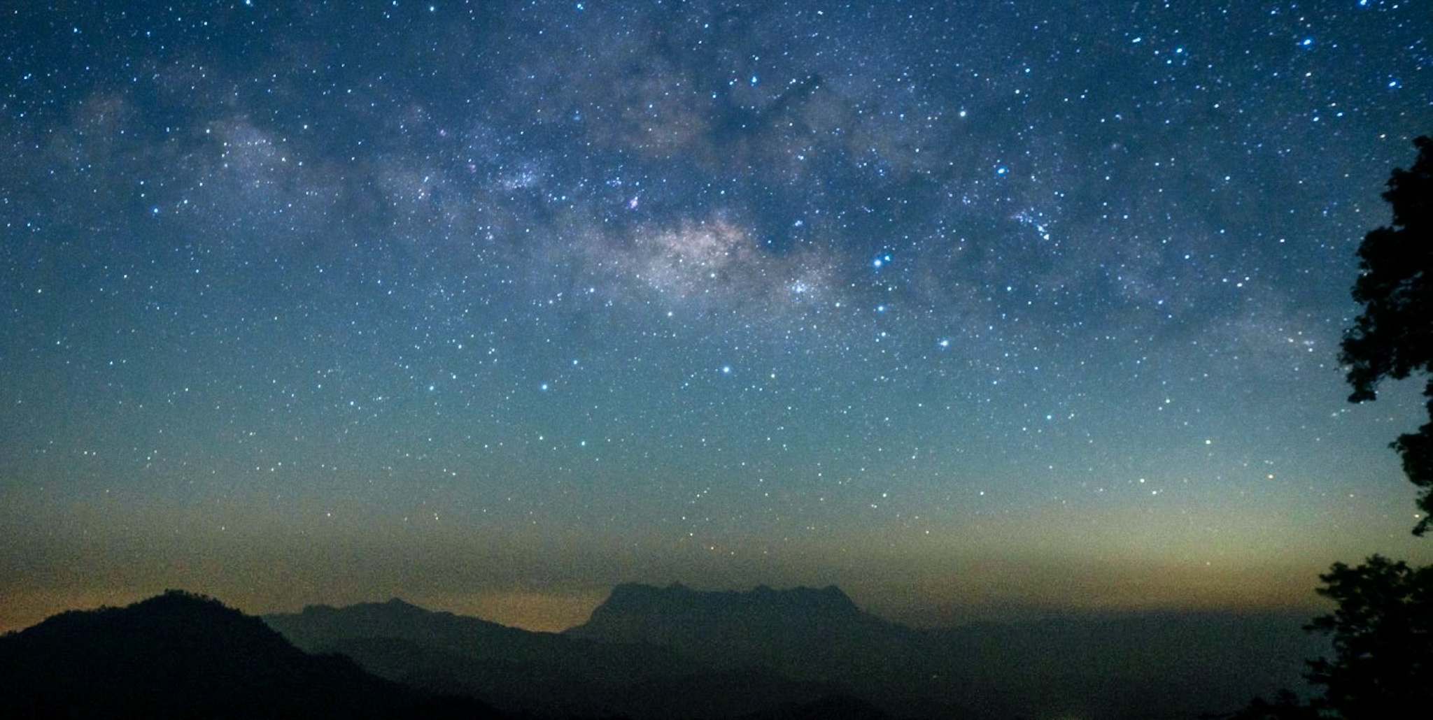 チェンダオ山の上にたなびく天の川
